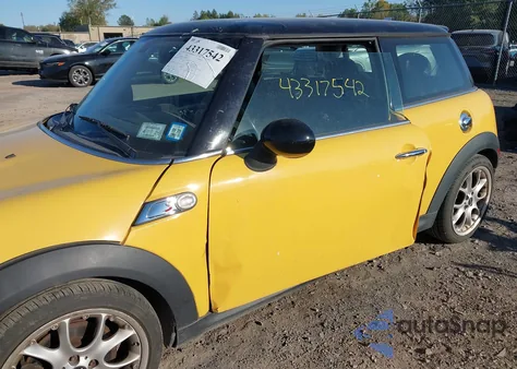 2009 Mini Cooper S z USA, uszkodzony, nr VIN WMWMF73569TX40077